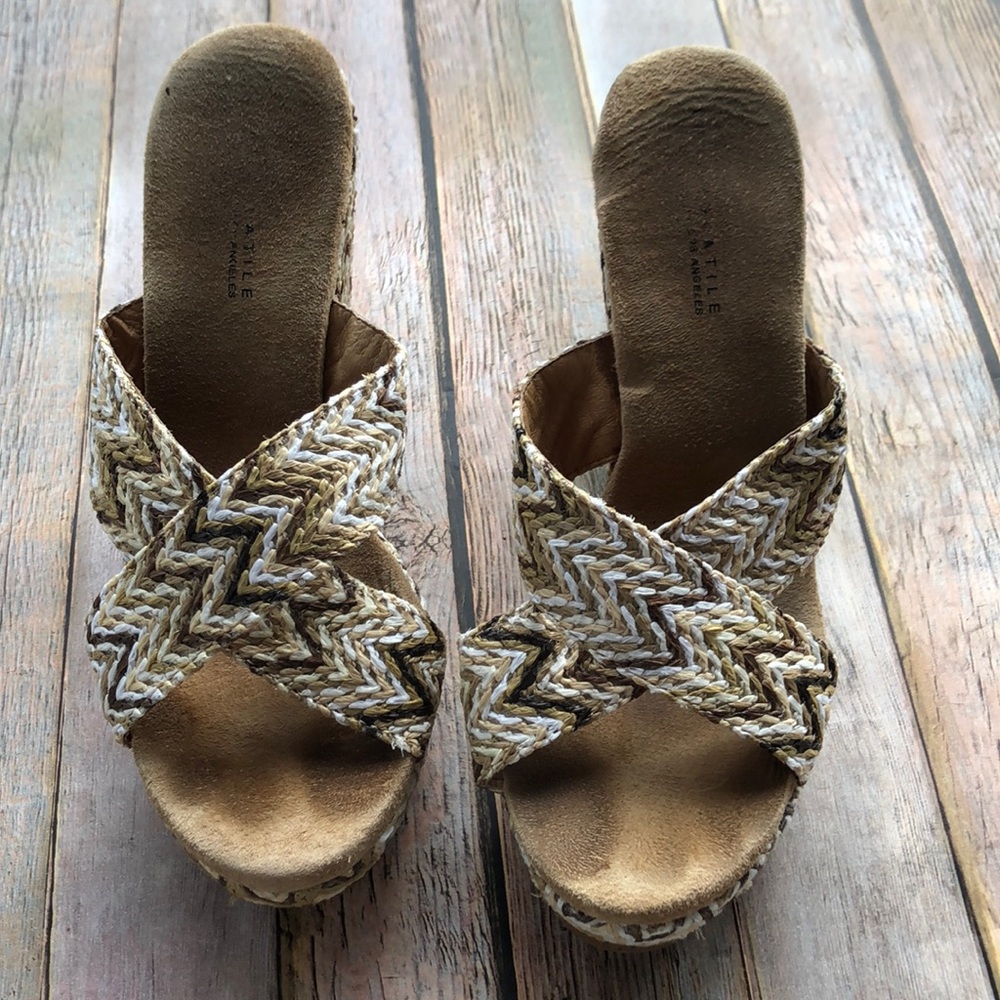 Volatile Sandal